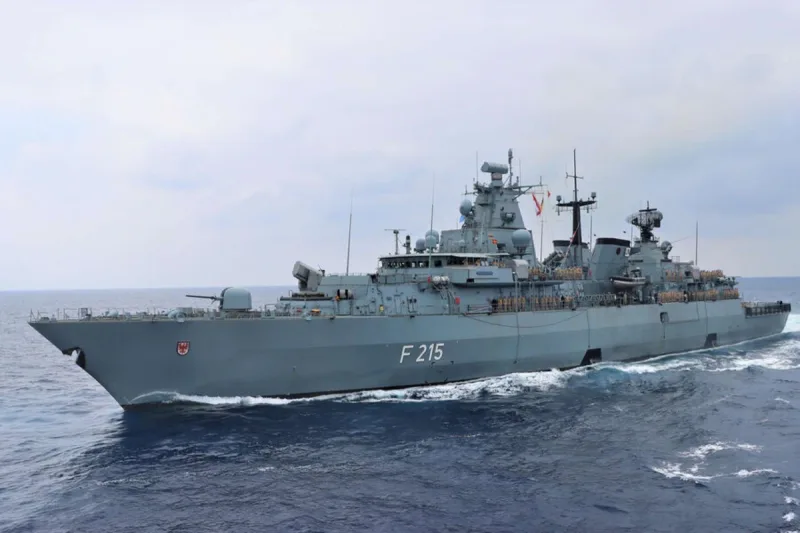 Alman Fırkateyni Kıbrıs'a Vardı - İlgili Görsel