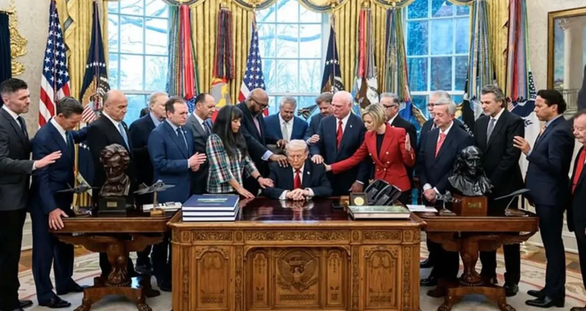 Trump'a Dokunup Dua Ettiler